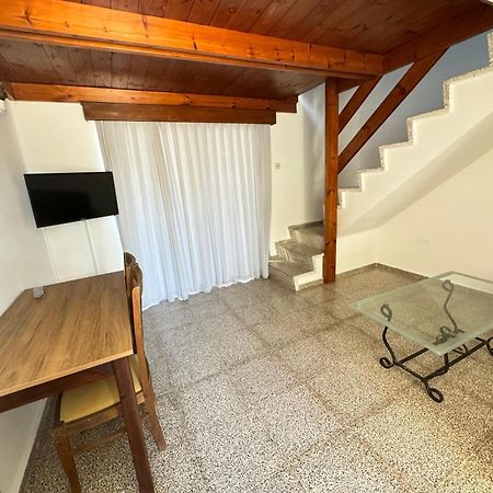 The Horse Farm Hotel Agios Georgios  Экстерьер фото