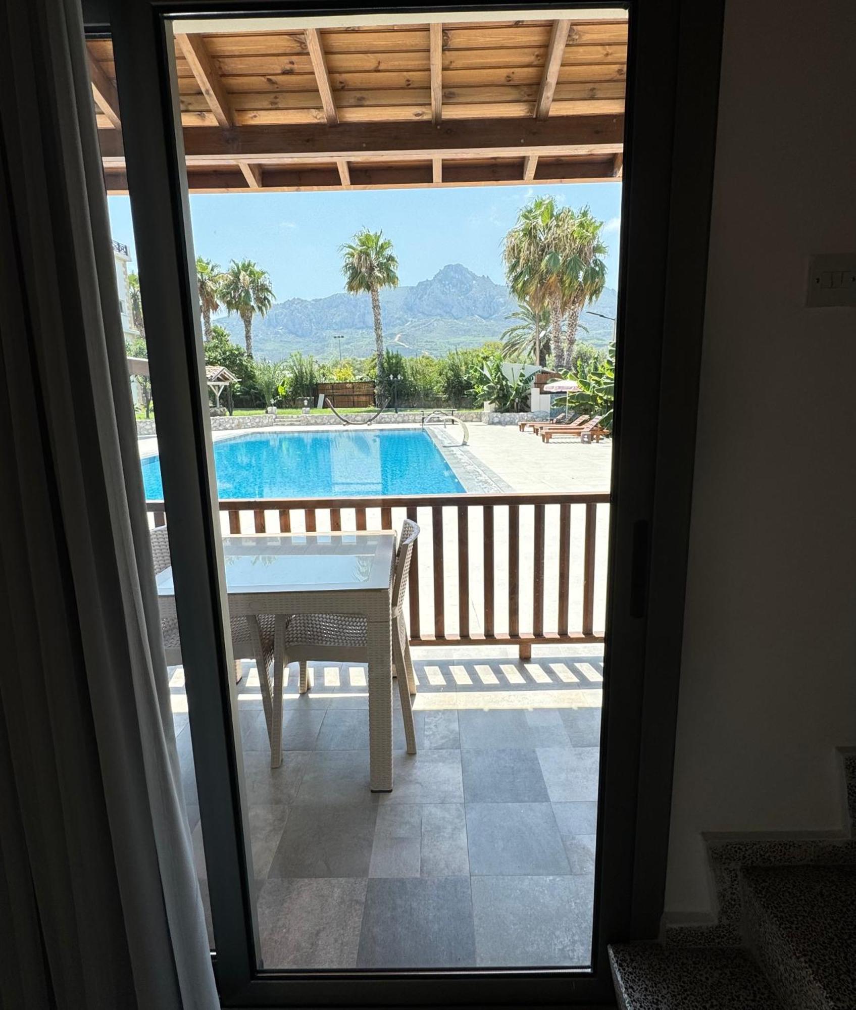 The Horse Farm Hotel Agios Georgios  Экстерьер фото