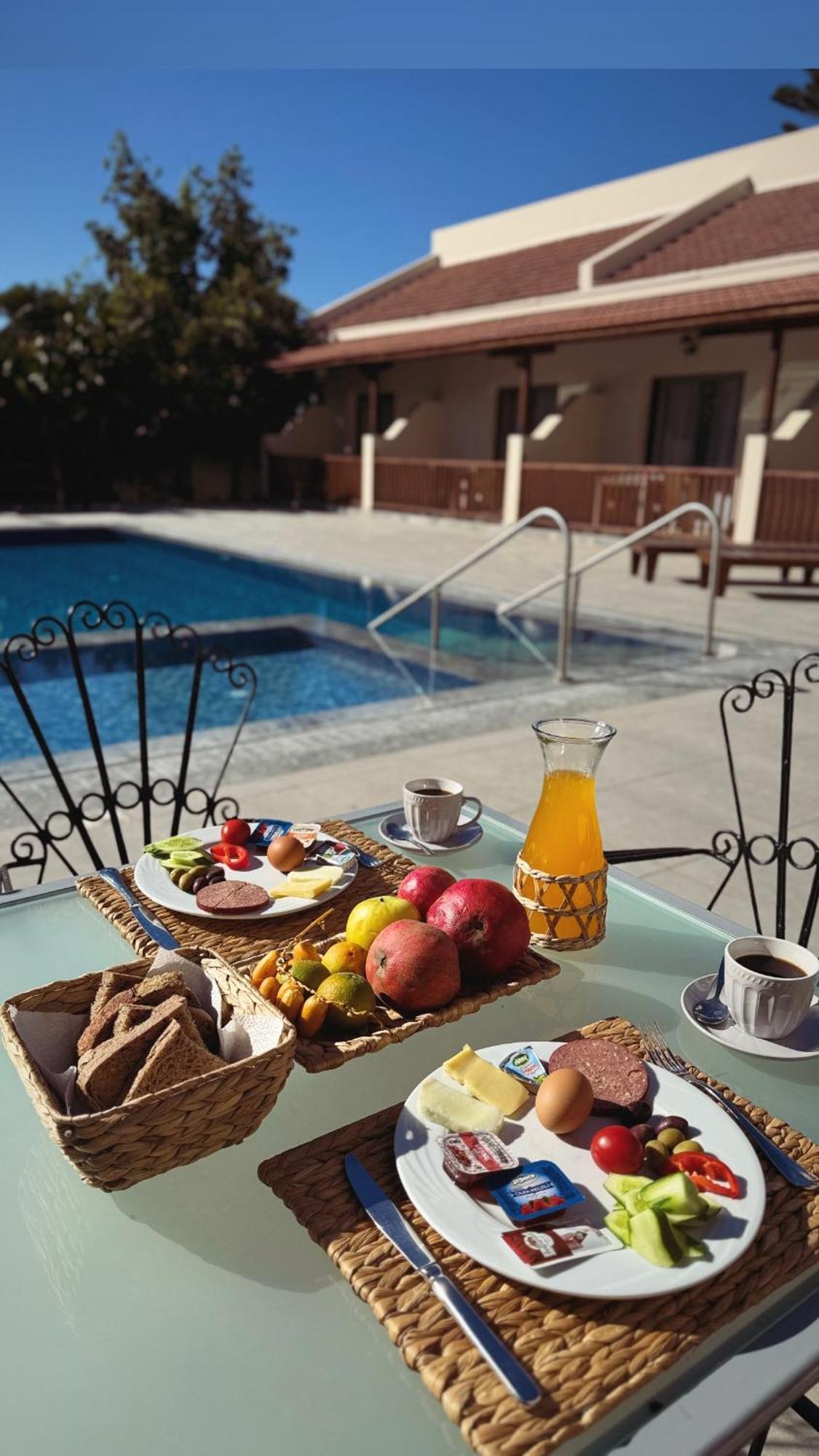 The Horse Farm Hotel Agios Georgios  Экстерьер фото
