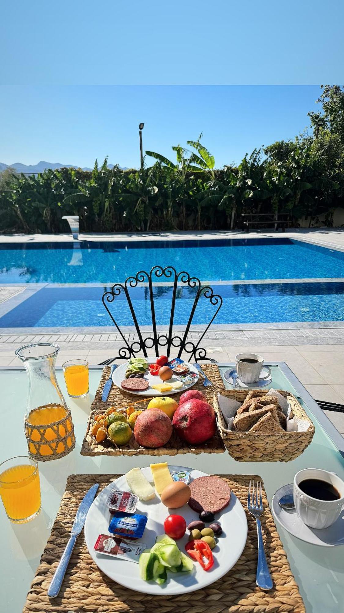 The Horse Farm Hotel Agios Georgios  Экстерьер фото